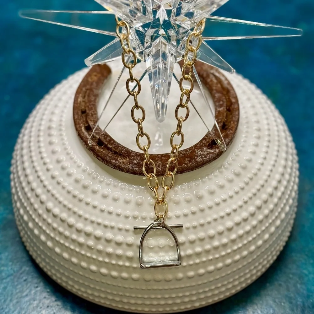 Modern equestrian mixed metal necklace - Picture 2 of 4